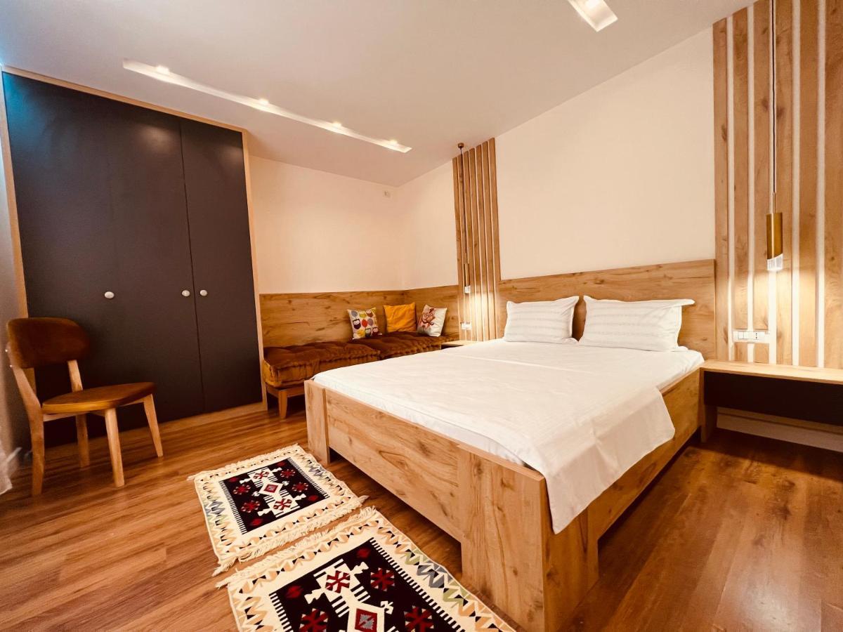 Chestnut Yard Villa Tiranë Eksteriør bilde